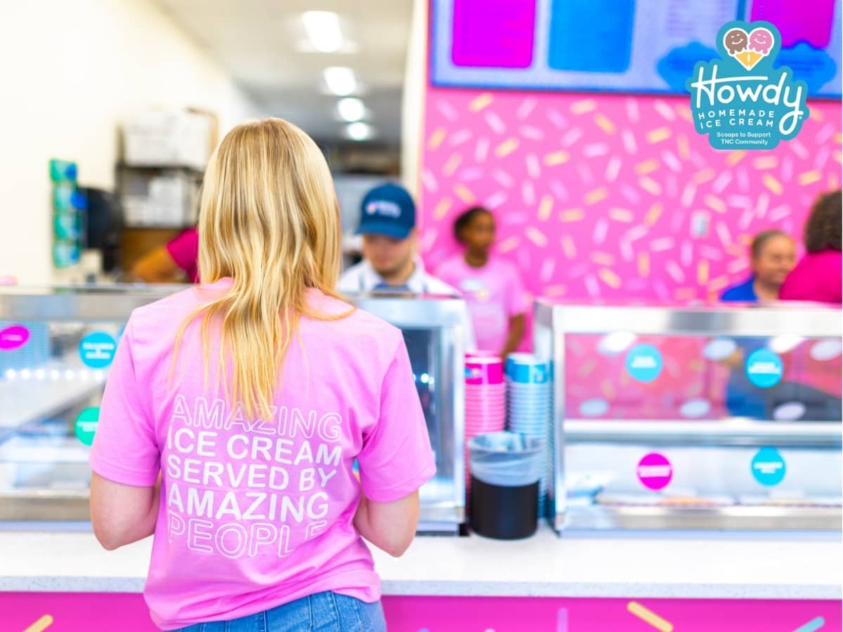 Amazing Ice Cream Served by Amazing People T-shirt